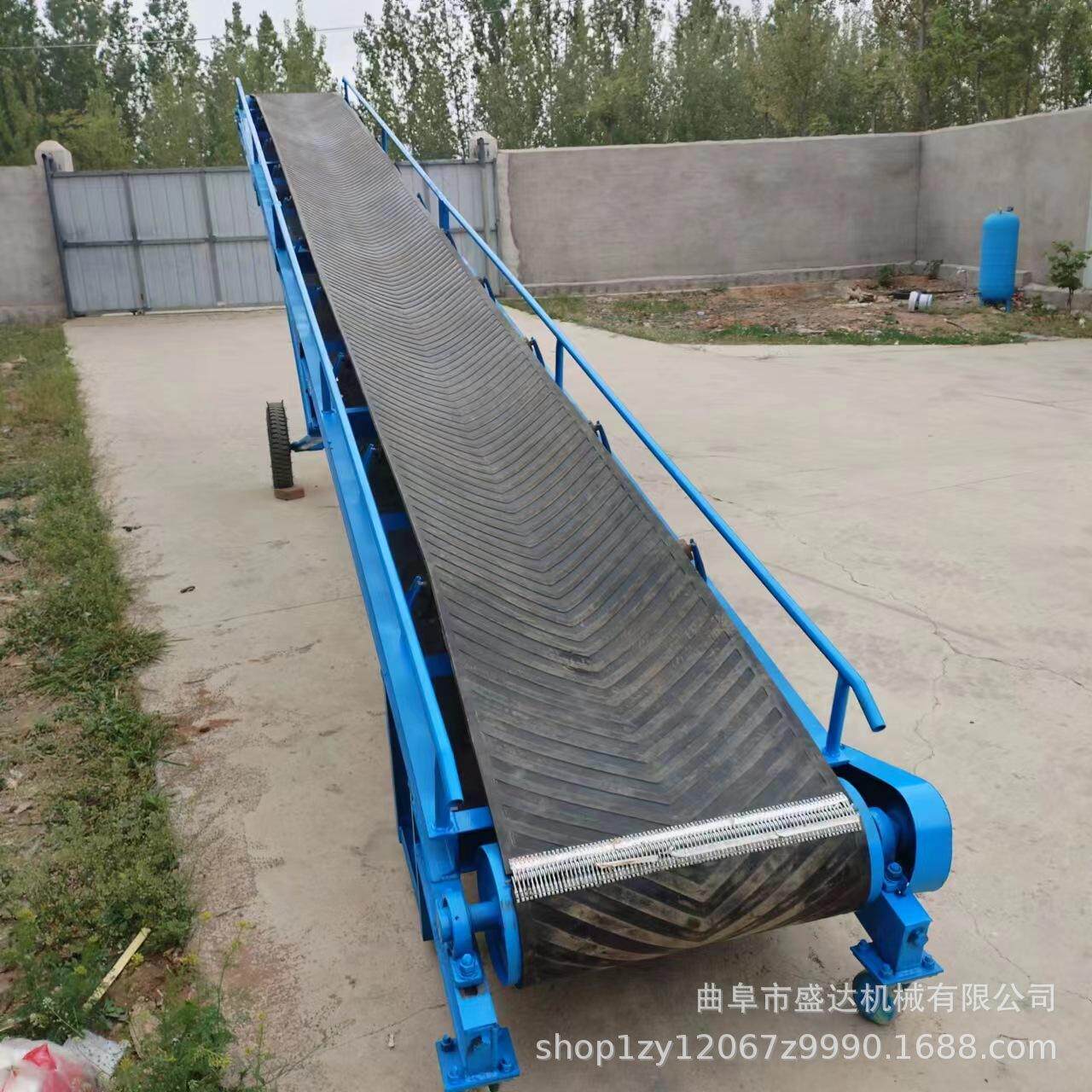人字形裙边挡板皮带上料机PVC裙边挡板自动化皮带输送机多少钱