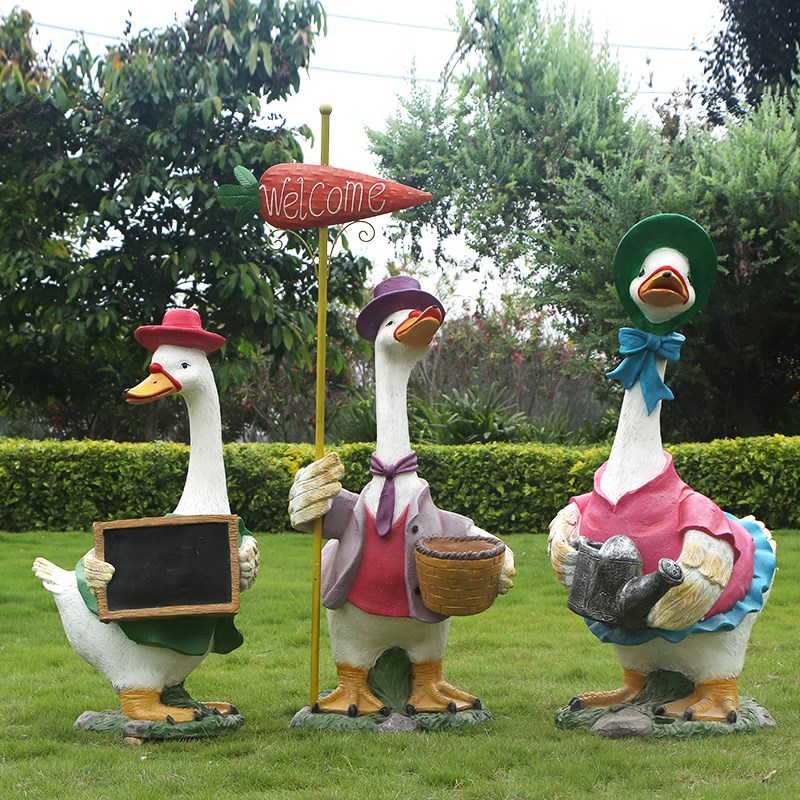 幼儿园草坪鸭子摆件户外卡通鹅动物雕塑庭院落地园林景观装饰小品