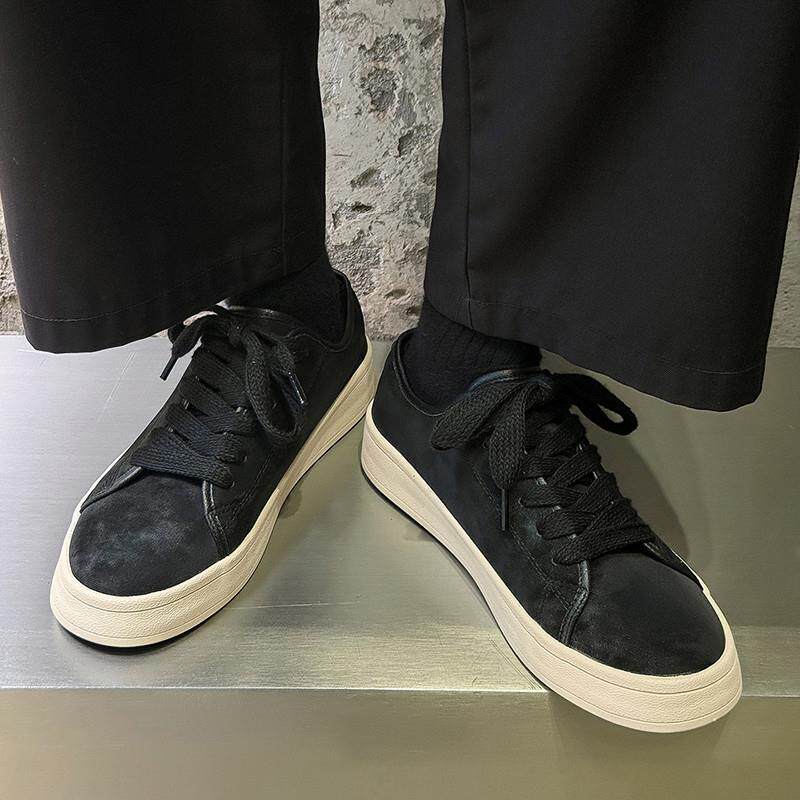 好货黑面白底鞋子男韩版潮流百搭黑色板鞋男西装裤透气休闲鞋2026