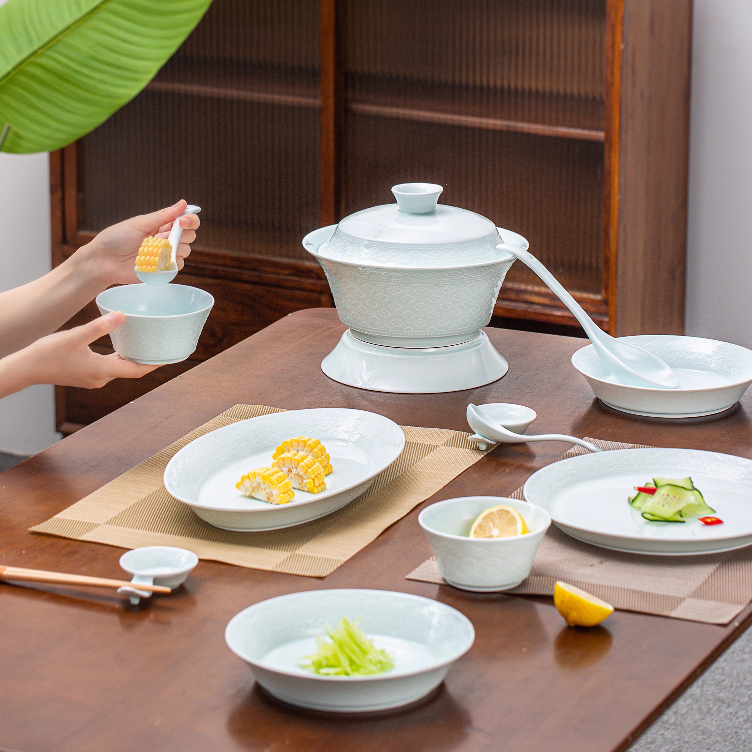 景德镇餐具影青瓷浮雕釉下彩