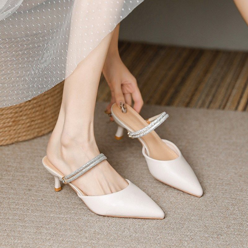 米白色尖头细跟一字带中跟5厘米包头高跟凉鞋女懒人拖V鞋2025春夏