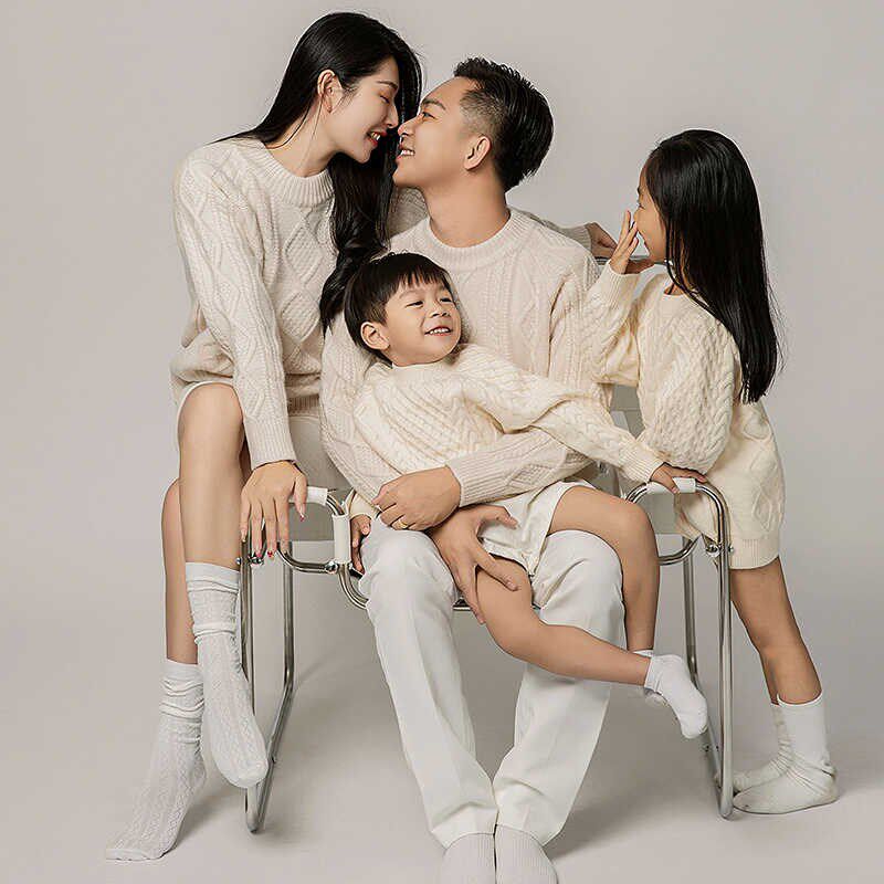 亲子装白色麻花毛衣影楼主题摄影服装过年新年亲子服一家四口拍照
