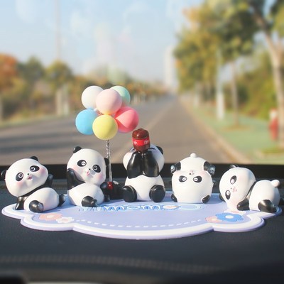 车内饰品摆件2024新款可爱w熊猫网红车载香薰汽车中控台办公室装