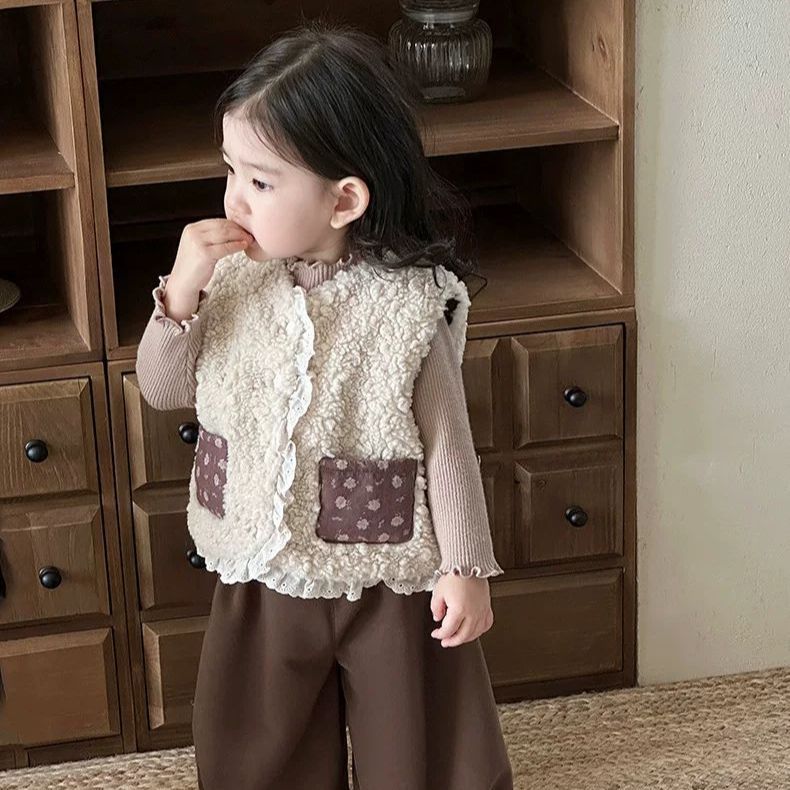 女童秋冬新款羊羔绒马甲针织打底衫咖啡色木耳边裤子洋气三件套装
