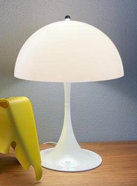 北欧ins现代卧室床头白色蘑菇台灯客厅书房简约创意半圆PT落地灯