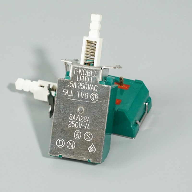 日本T-NOBLE贵族自锁电源5A开关TV8 8A/128A250V~功放机箱电源