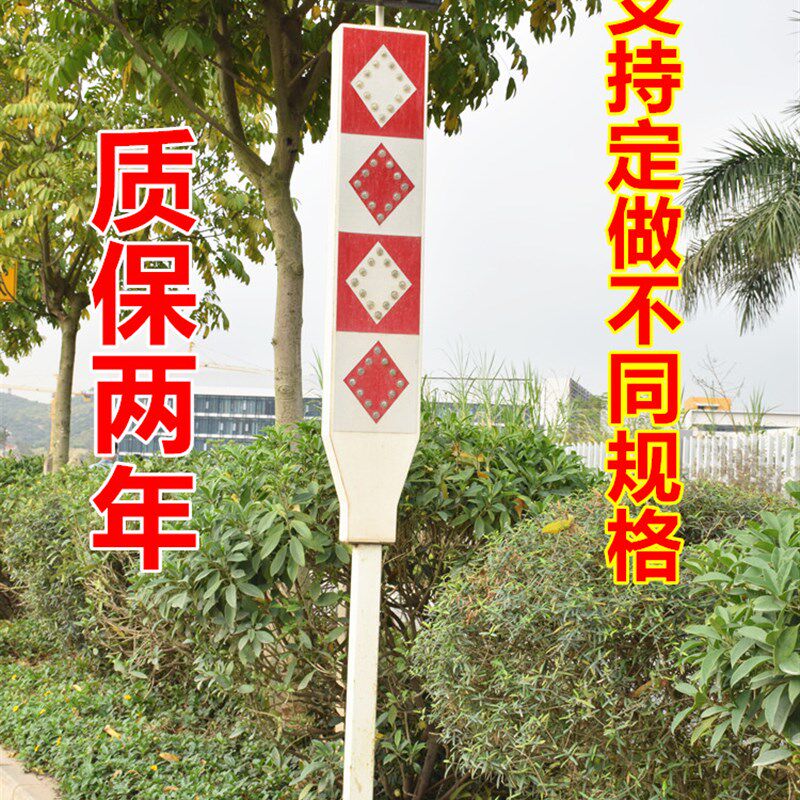 太阳能道口分道标 匝道灯警示柱 路口分道警示桩 黄闪爆闪标志灯