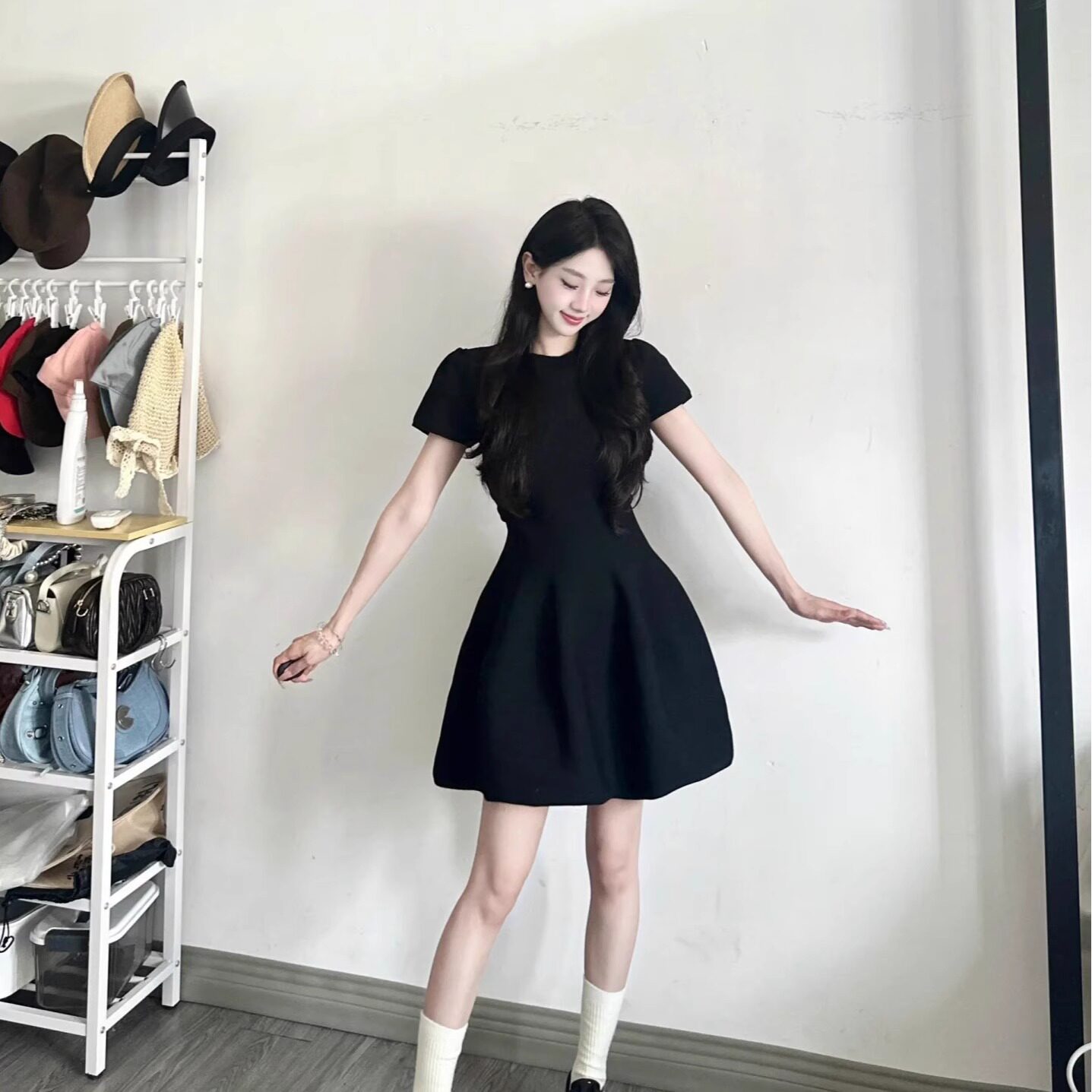 法式高级感连衣裙黑色赫本风2026款女夏设计感收腰显瘦蓬蓬短裙子