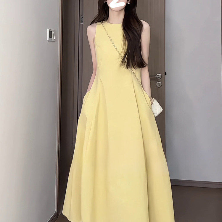 黄色连衣裙女夏季2026法式赫本风气质收腰高级感茶歇无袖背心长裙