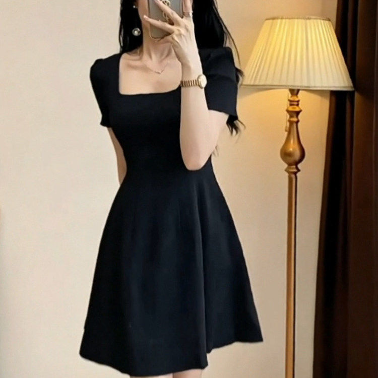 短袖连衣裙女2026新款收腰显瘦法式气质小个子高级感礼服裙小黑裙
