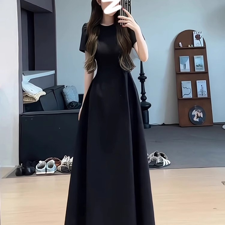 茶歇法式赫本风黑色连衣裙高级感收腰显瘦2025新款小个子礼服长裙