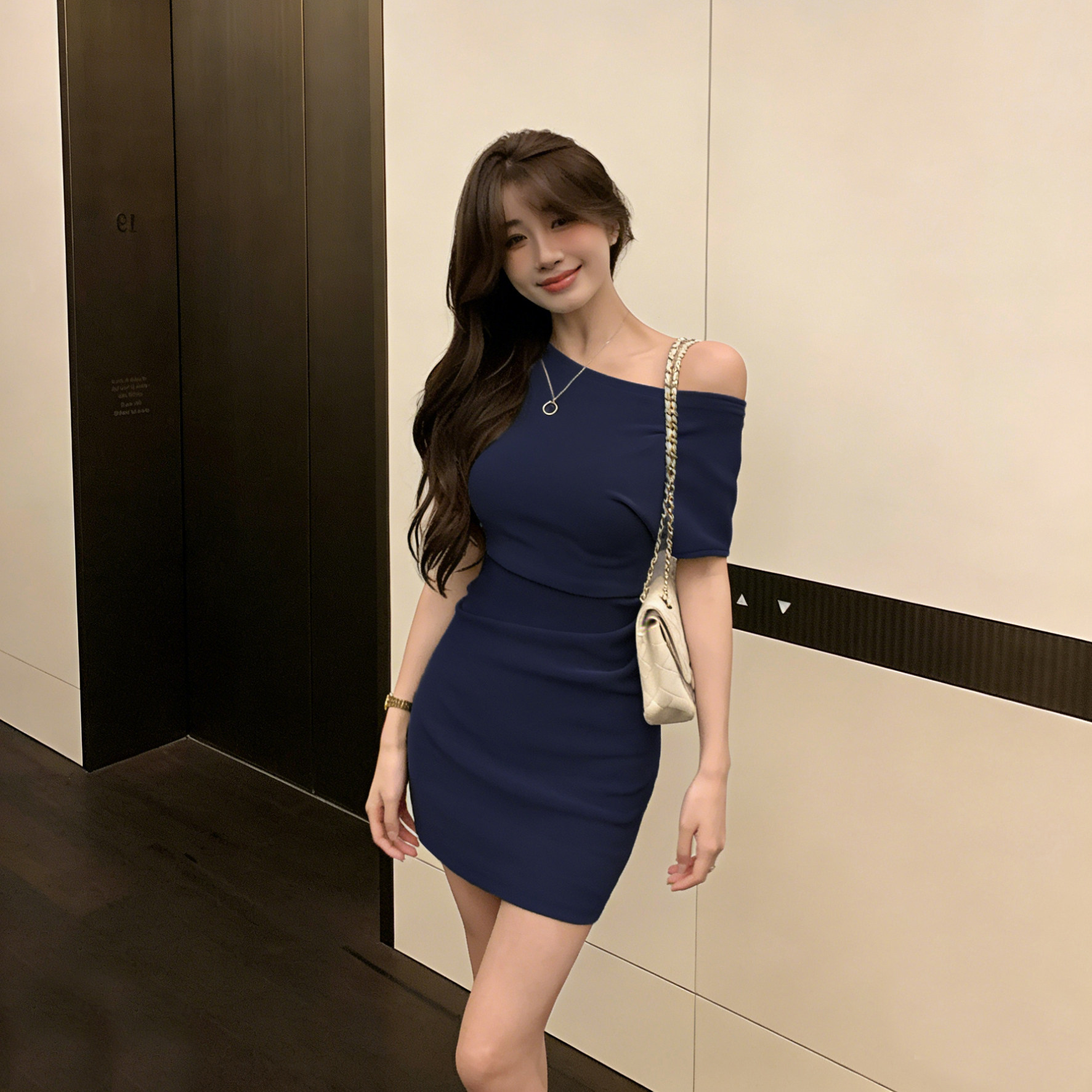 藏青色斜肩连衣裙女夏季法式小个子高级感露肩一字肩收腰显瘦短裙