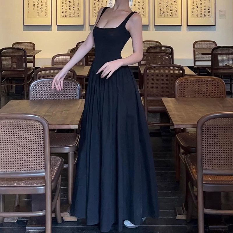 法式赫本风黑色吊带连衣裙子女夏季2026年新款高级感气质收腰长裙