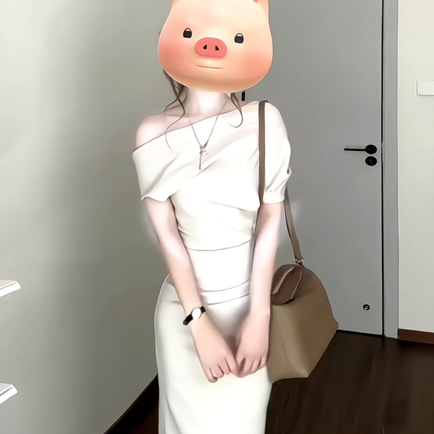 杏色夏季法式一字肩显瘦连衣裙