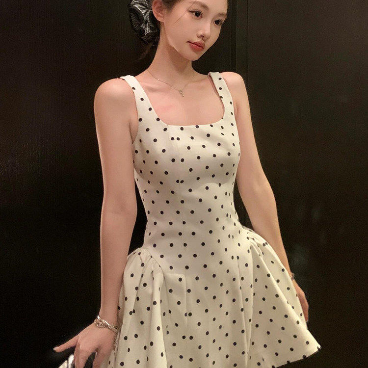 夏季法式波点吊带收腰显瘦连衣裙