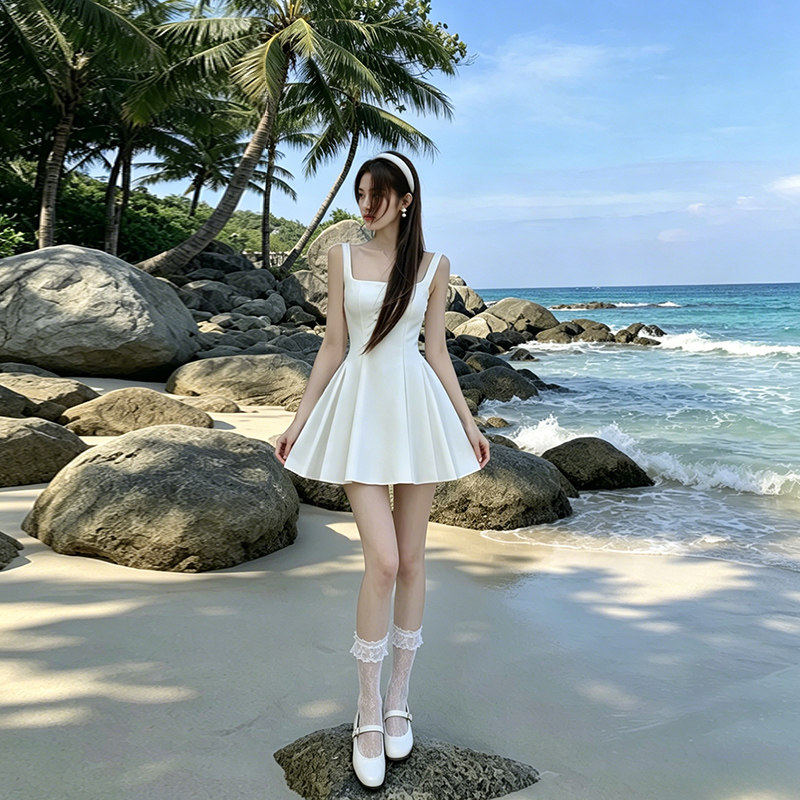 法式白色吊带小个子显瘦连衣裙