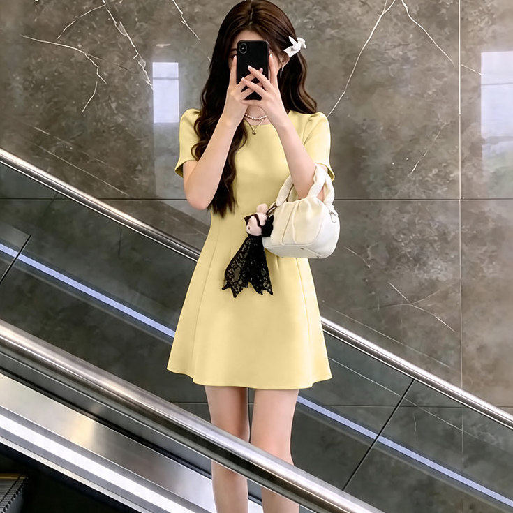黄色短袖连衣裙子女2026夏季新款收腰显瘦小个子高级感气质礼服裙