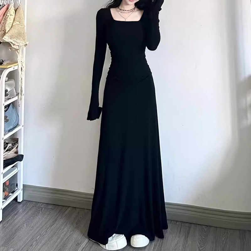 黑色赫本风长袖连衣裙2026秋冬新款高级感收腰显瘦气质内搭外穿裙