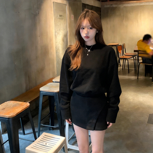 黑色卫衣时尚套装裙女2026款超火穿搭一整套高级感收腰显瘦两件套