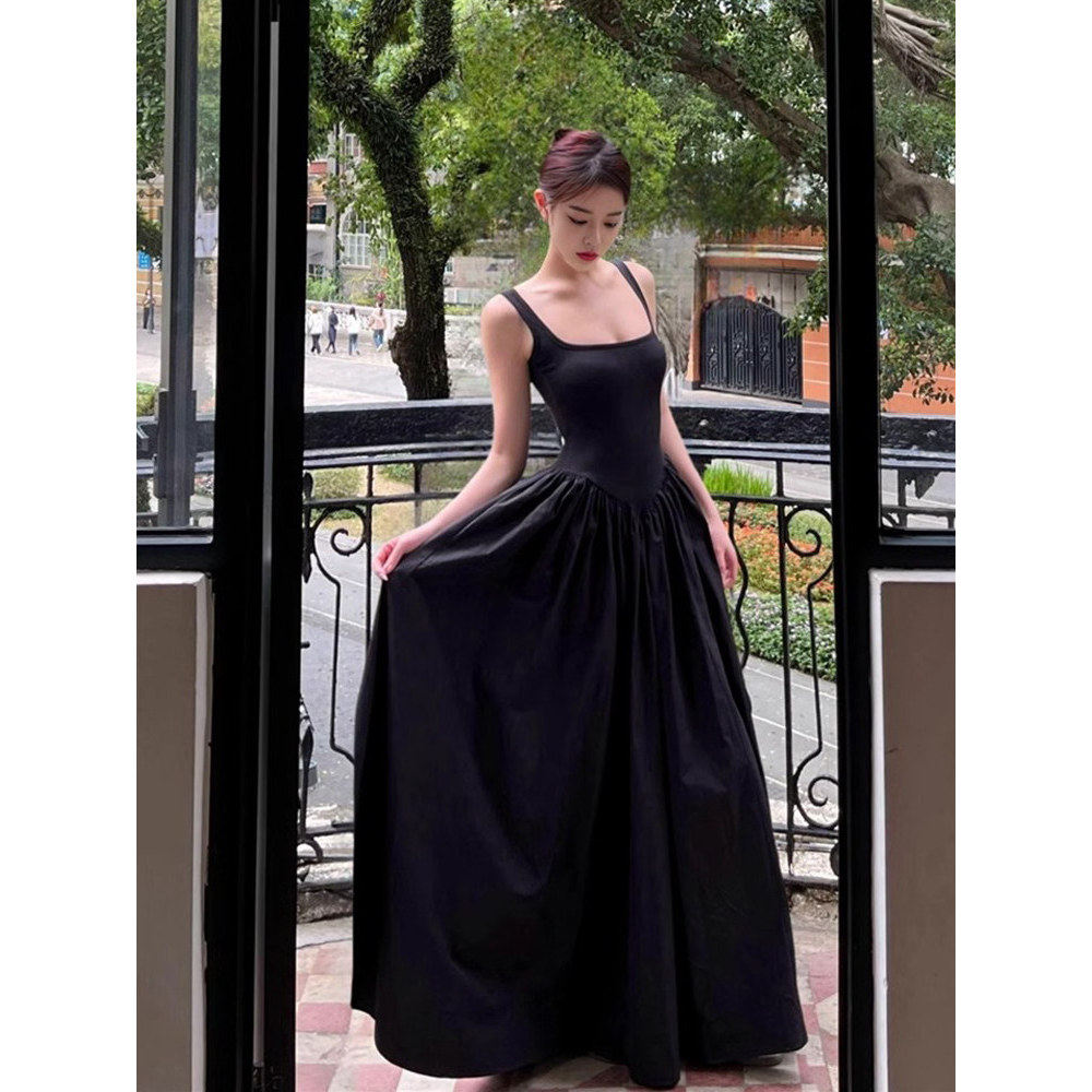 赫本风黑色吊连衣裙2026夏季新款收腰显瘦绝美好看高级感气质长裙