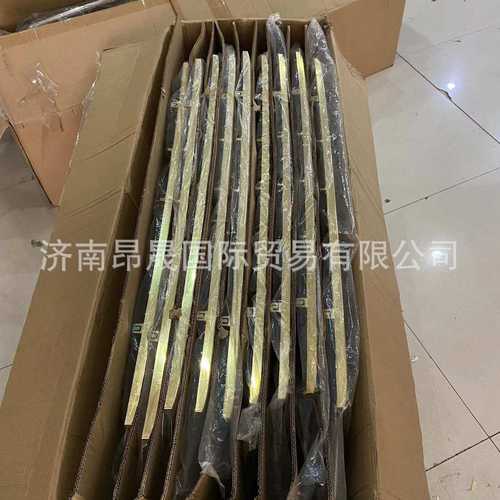 重汽HOWO T7H汕德卡C7 C9 配件出口AZ16D424000114保险杠装饰亮条