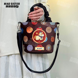 纽扣pony可爱小众设计褶皱手提包百搭水桶包可斜挎单肩妈咪包B