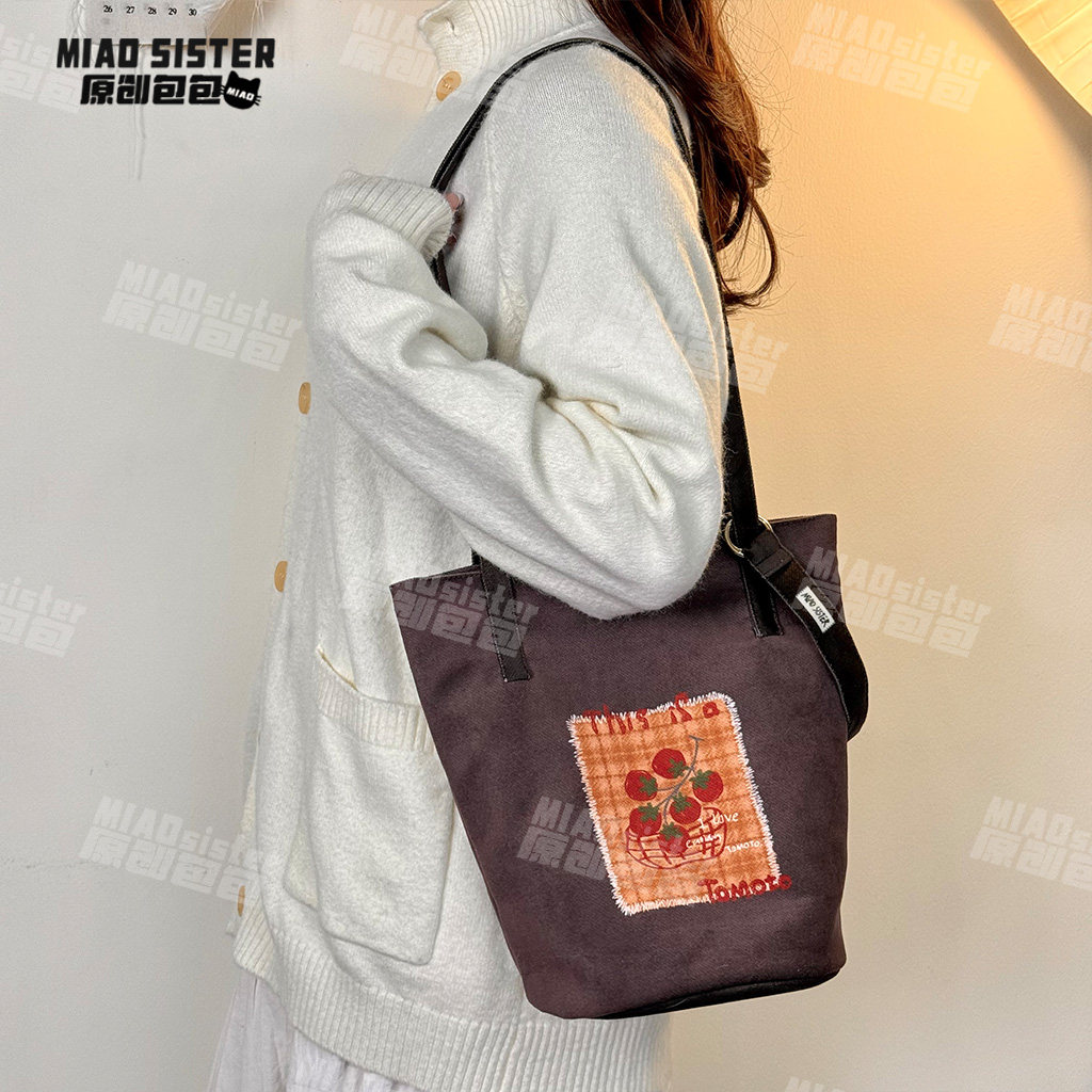 深棕色番茄秋冬氛围感大容量可爱插画通勤可斜挎帆布水桶女包B