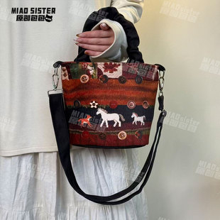 秋日小马新款氛围感百搭褶皱手提包时尚水桶包可斜挎单肩妈咪包B