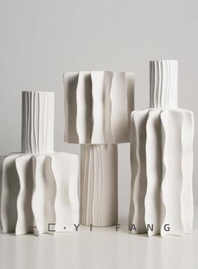一匚 轻奢现代样板间白色褶皱陶瓷花器 餐厅客厅玄关波浪装饰花瓶
