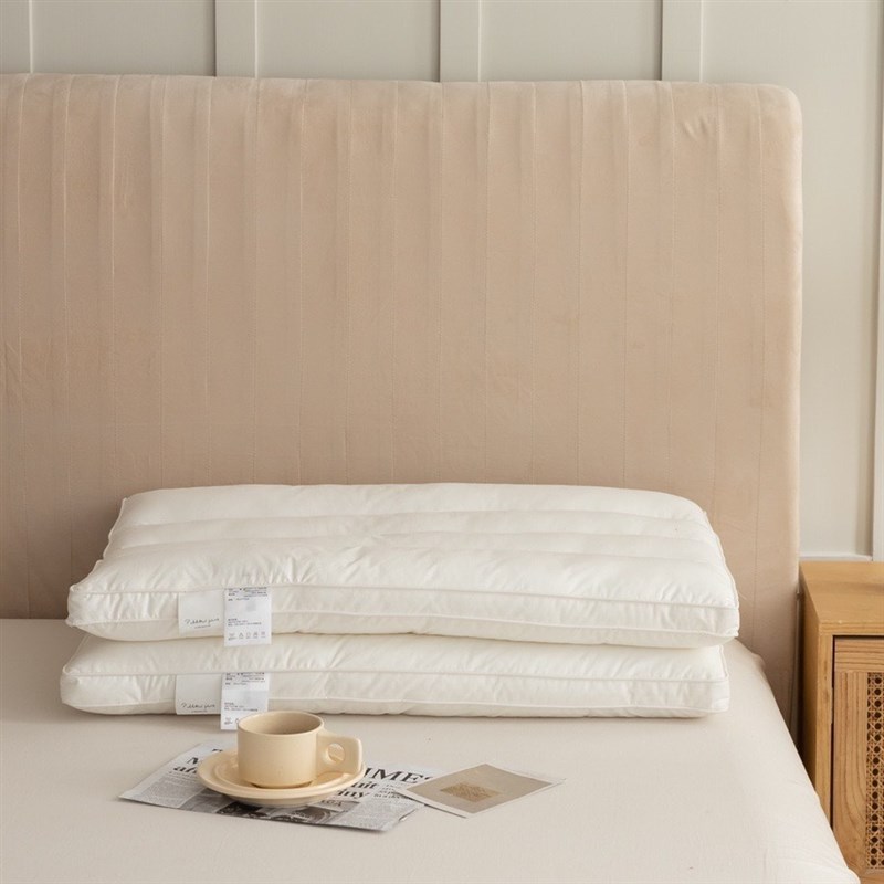 日式简约安睡定型成人枕扁平压线设计枕芯学生中低护颈单人枕头