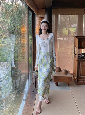 邓六六温柔甜美针织套装女夏高级感重工刺绣碎花绿色半身裙三件套