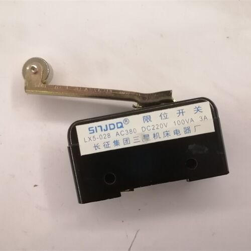 电梯安全触板限位开关LX-028/LXW5-11G1/LX5-028门机减速开关全新