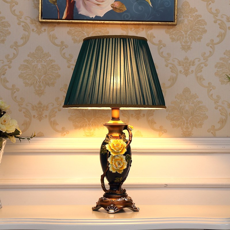 卧室台灯温馨浪漫轻奢客厅沙发角几插电可调节亮度家用暖光床头灯