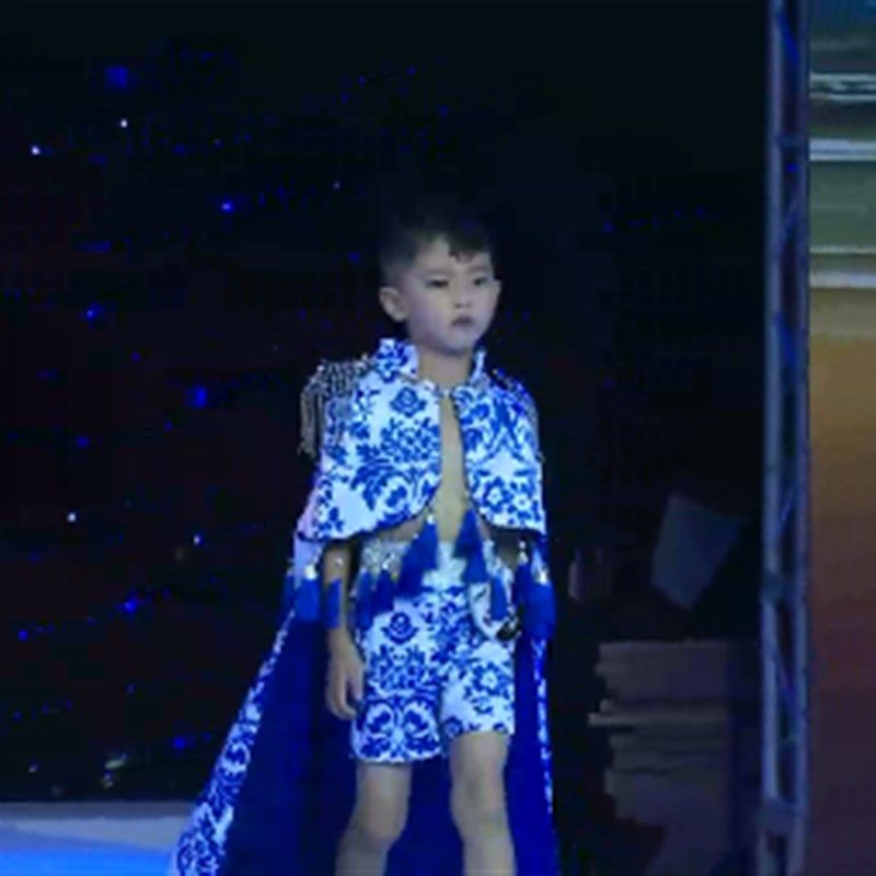 儿童T台走秀男童礼服套装新款拖尾男孩模特走秀泳装走秀演出服