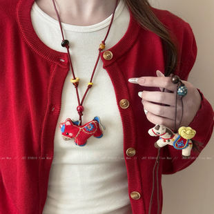 马上好运~可爱布艺玩偶小马项链胸针女本命年长款毛衣链装饰胸花