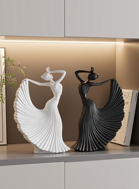 极简何艺术几摆件创意高级感客厅电舞女摆件视玄女关酒柜舞新家软
