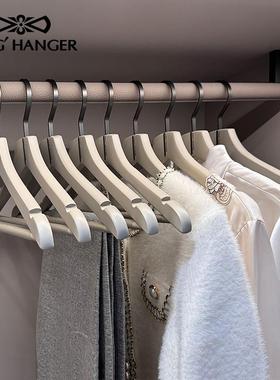 K衣H高端米灰色实木挂衣架衣柜衣帽间用专木质米铂系列大衣无痕护