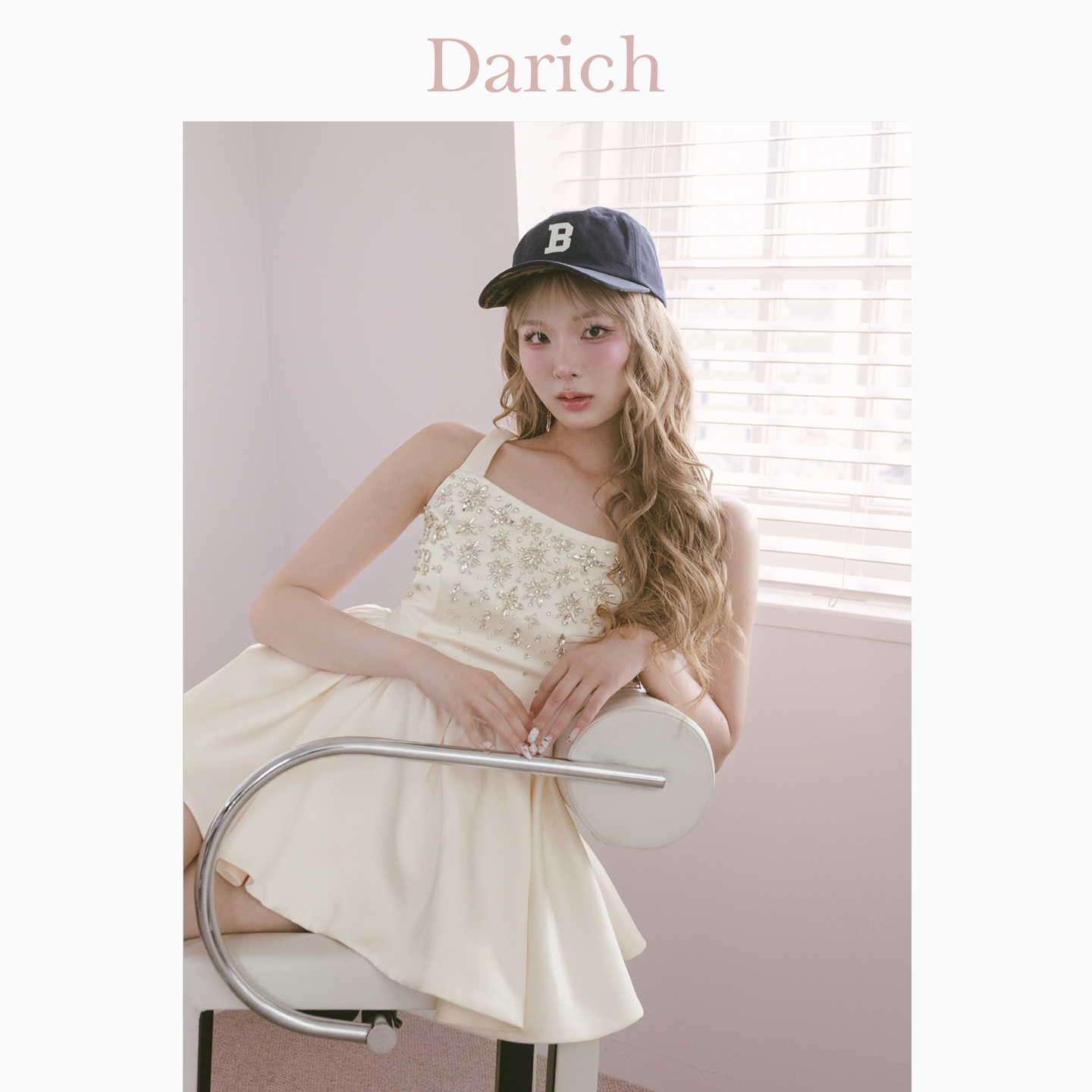 Darich方领蓬蓬裙摆喇叭形上衣