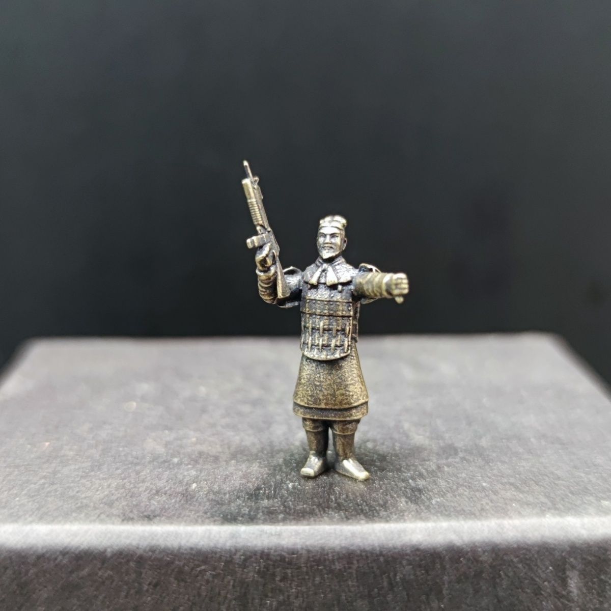 黄铜秦始皇兵马俑摆件