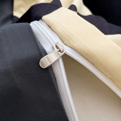 Plaid Style Bedding Set Skin-friendly Quilt Cover Pillowcas