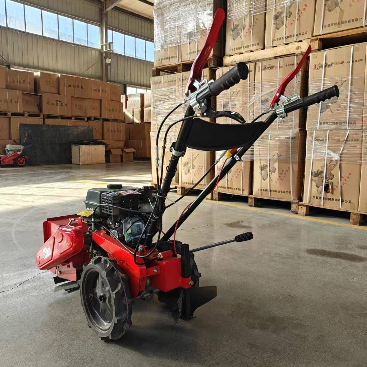 小型农用汽油除草机四驱款旋耕碎草机家用大棚果园松土耕地机