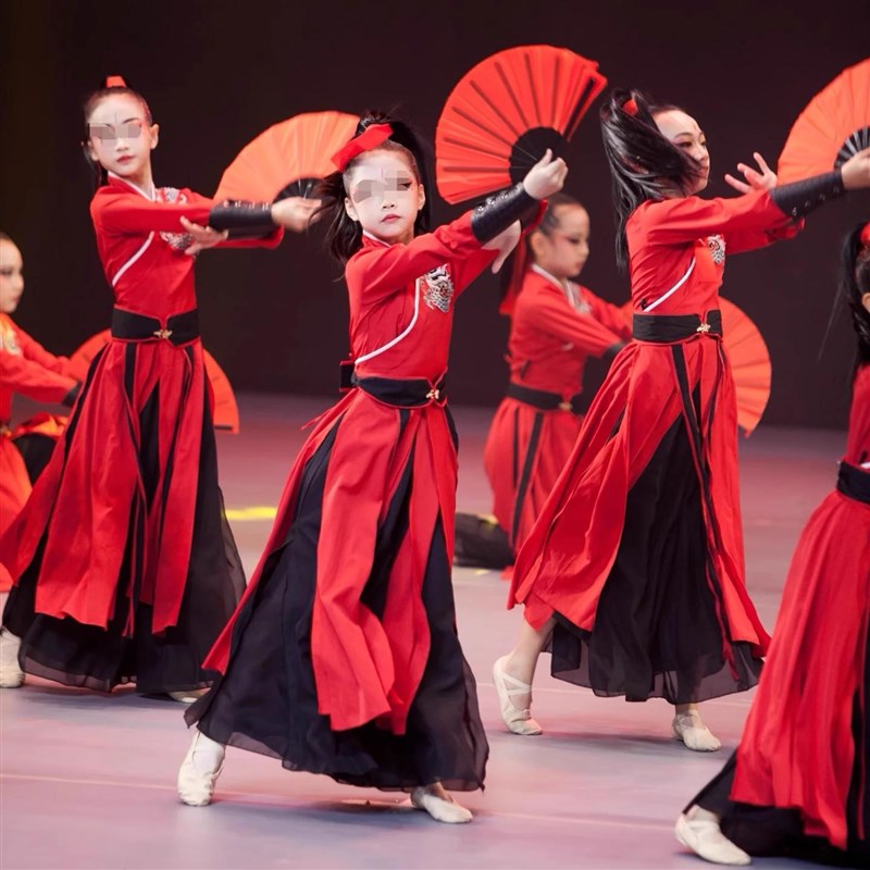 六一雪龙吟舞蹈服儿童演出服碧苍战歌九州同扇子舞服装武侠风汉服