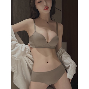 无痕内衣女小胸聚拢防下垂无钢圈文胸女士光面一片式胸罩内裤套装