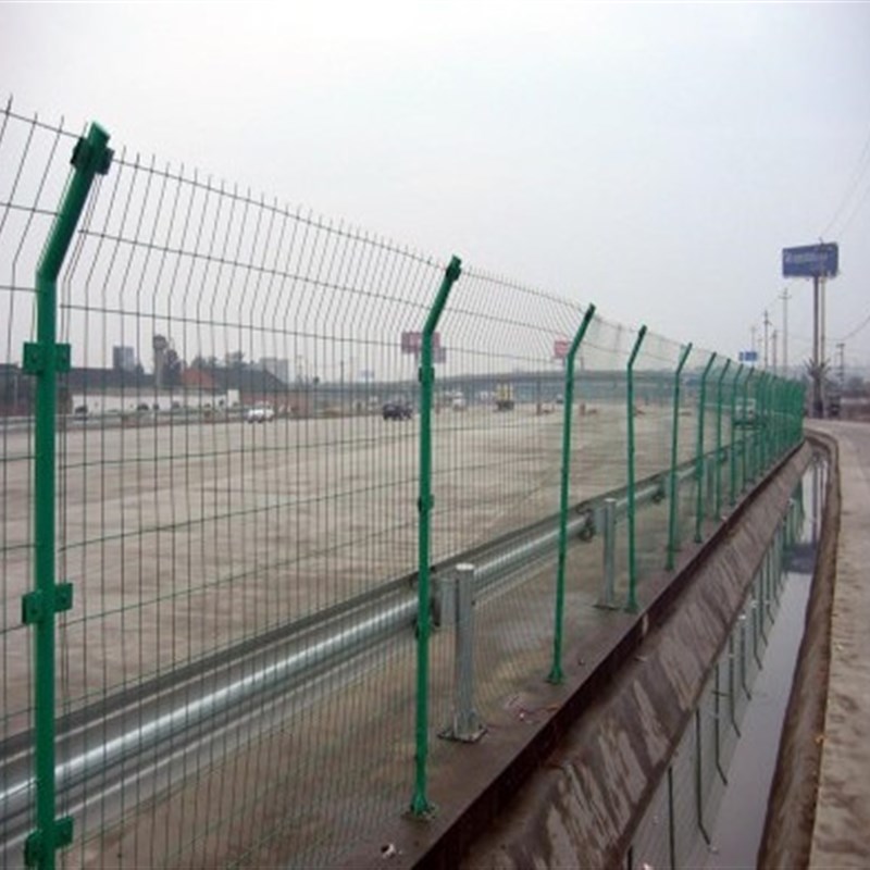 边丝护栏网防护网铁丝网隔离网果园围栏网养殖网高速公路护栏网