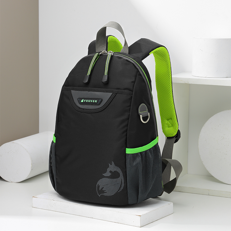 男童背包2024新款牛津布双肩包女户外休闲轻便防水旅行小学生书包