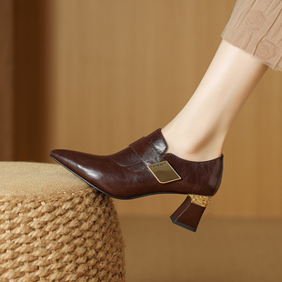 新款 气质尖头高跟鞋 春秋季 复古棕色真皮时尚 通勤皮鞋 粗跟深口单鞋