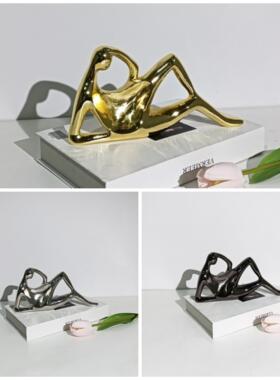 现代轻奢抽象金属人物摆件样板间桌面书房电视柜桌面创意装饰摆设