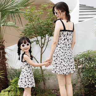 平角女童女孩洋气可爱游X泳衣沙滩泳装 新款 亲子泳衣母女连体裙式