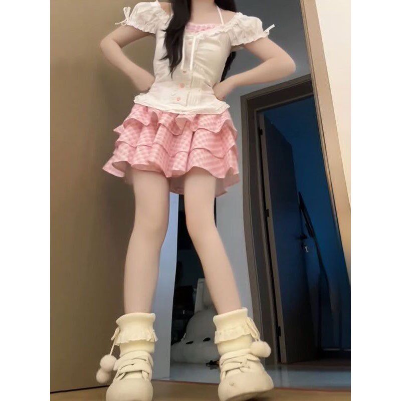 法式甜美少女穿搭白色吊带上衣女学生搭配粉色蛋糕半V身裙两件式