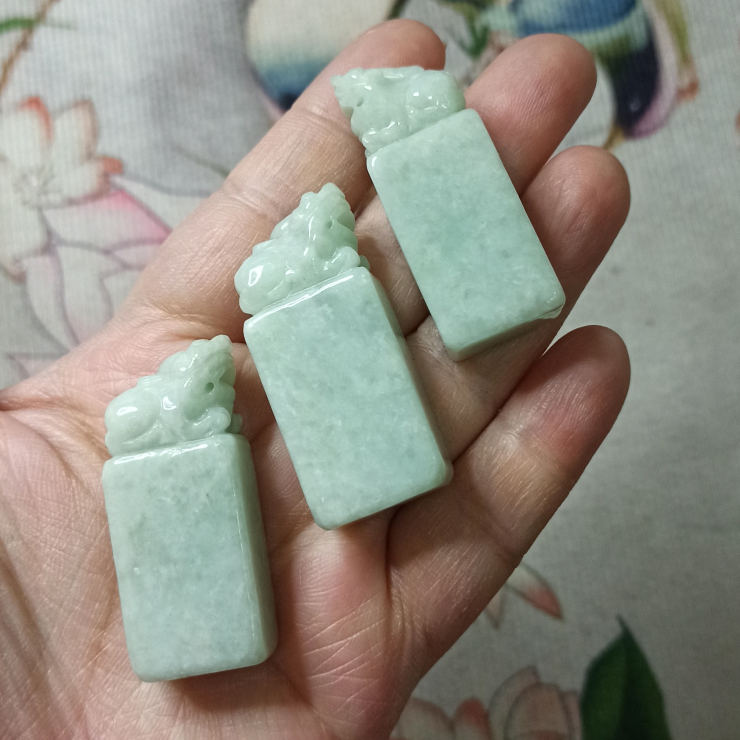 天然翡翠吊坠孔小貔貅印章